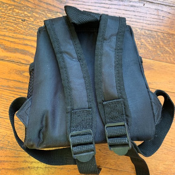 EUC-Nintendo mini backpack for games, system & acc - Picture 2 of 4